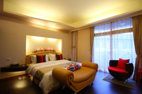 Отель See Railway B&B  Хуален